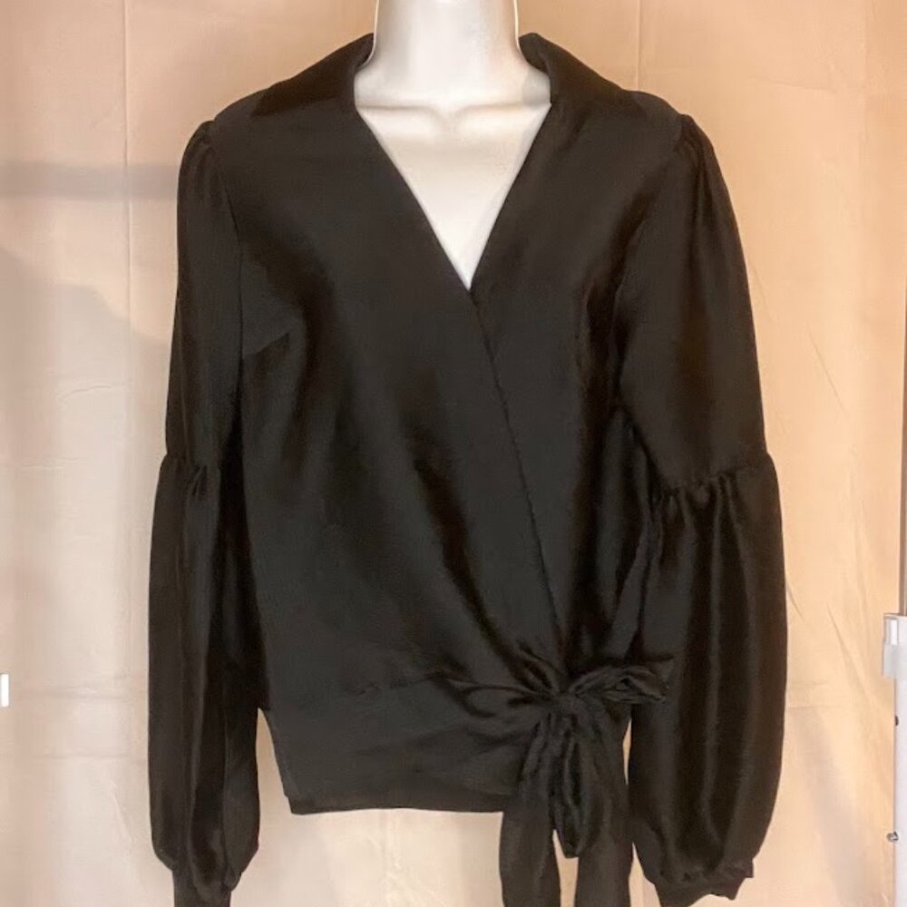 🔥 BNWT Michael Kors Black Wrap Shirt – Size Small! 🔥